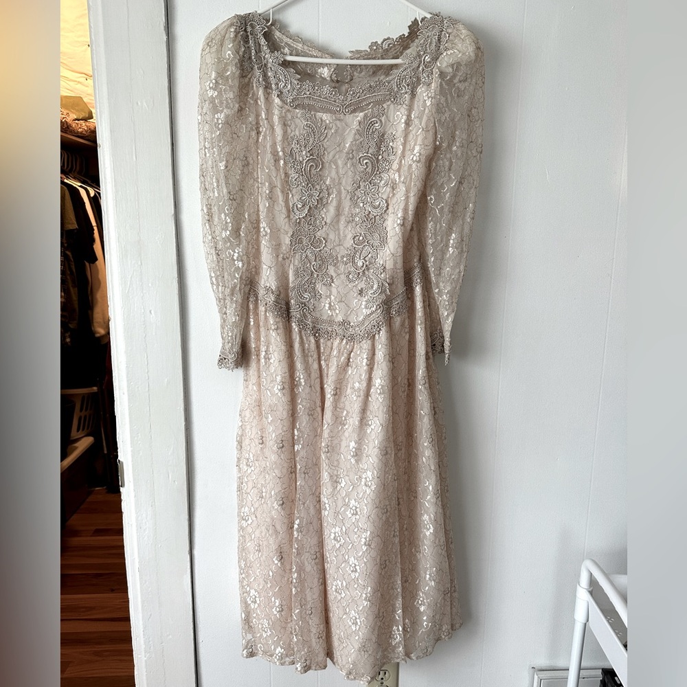 VINTAGE 1989 knee-length Cachet brand wedding dress